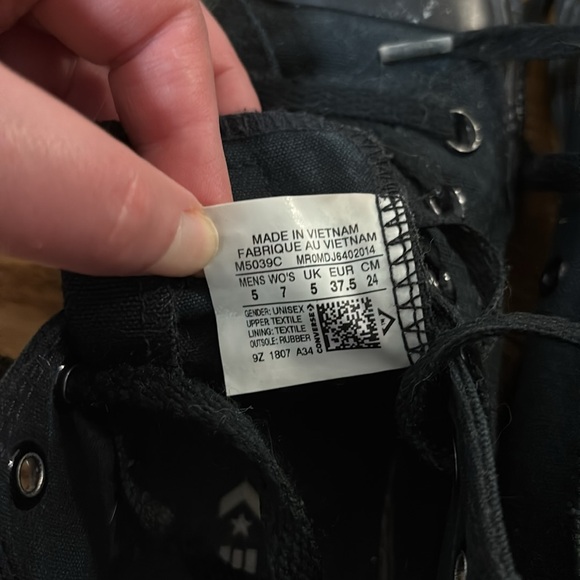 Low top Converse all black. Gently used. Size 7 - Picture 2 of 4